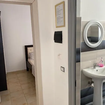 شقة Borsh Apartments بورش