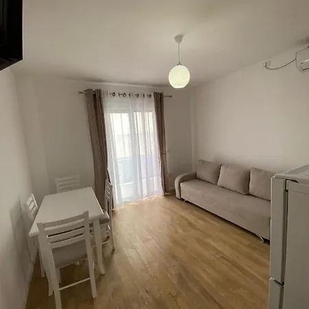 Borsh Apartments بورش