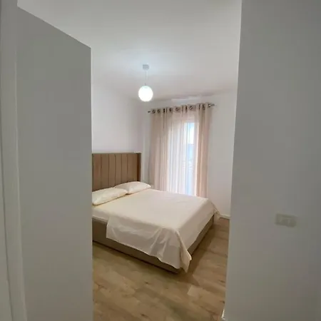 Borsh Apartments بورش