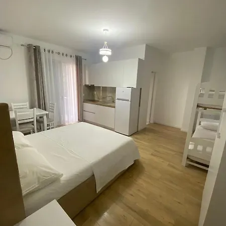 Borsh Apartments شقة