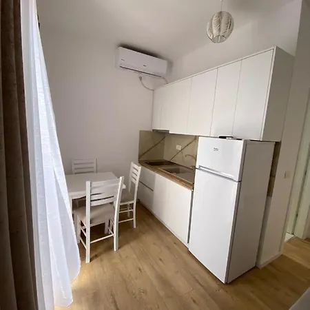 شقة Borsh Apartments بورش
