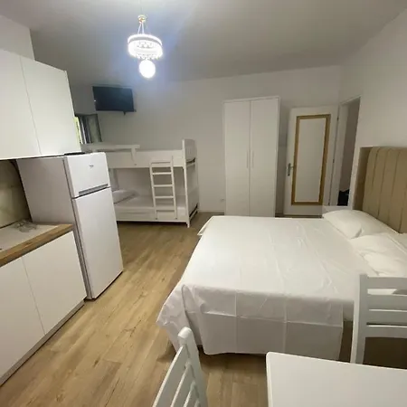 Borsh Apartments Apartmán *