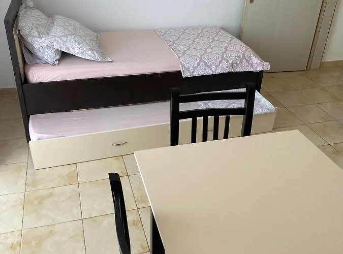 公寓 Borsh Apartments 博尔什